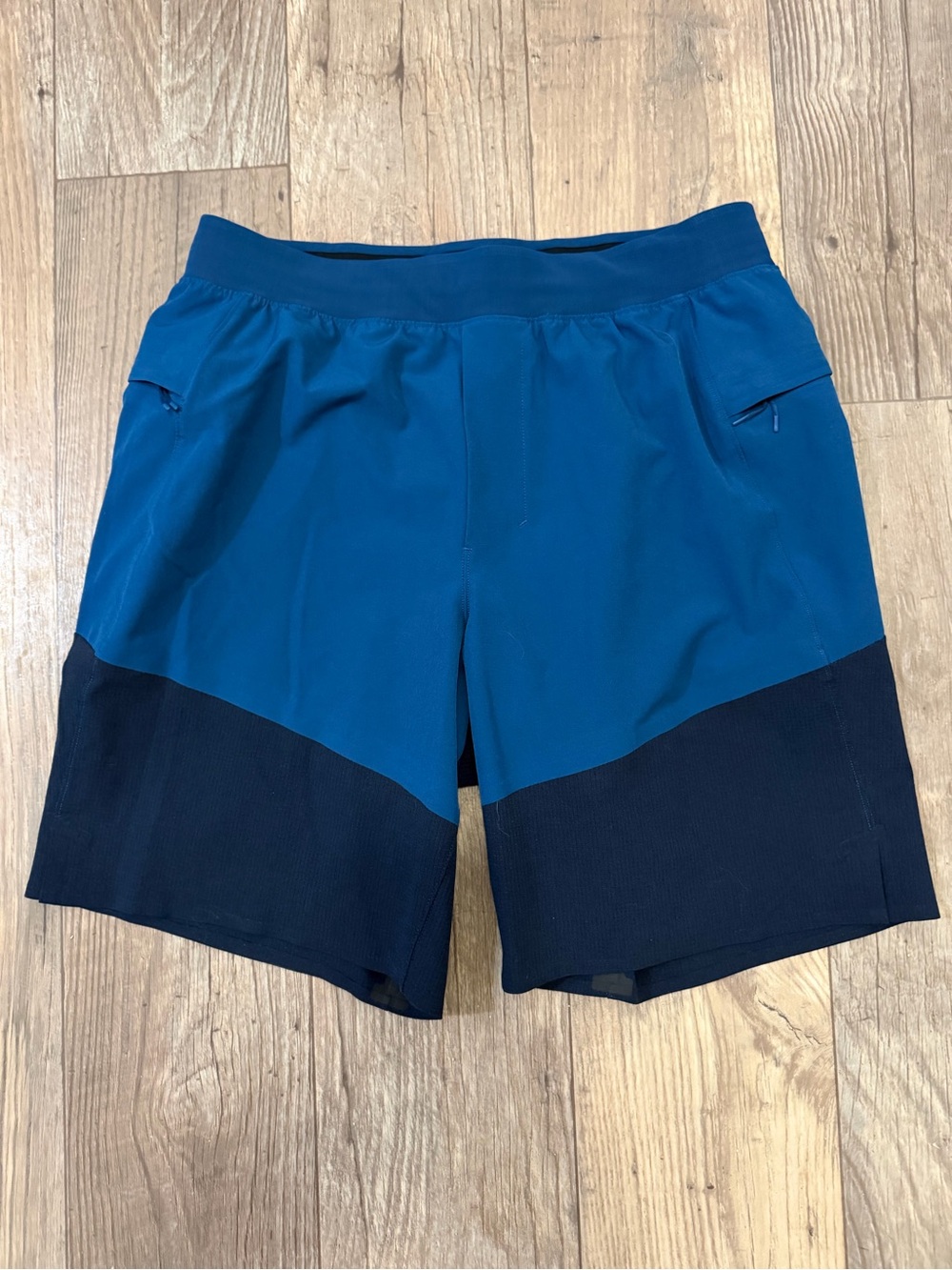 Lululemon Men’s Blue Shorts Namaste At The Beach Lined. Size Medium
